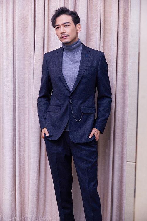 杨烁西装照片,型男风采尽显